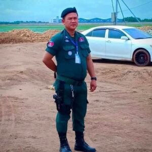 លោក ឆាយ សា វី មេប៉ុស្តិ៍នគរបាលច្រករបៀងព្រំដែនកំពង់ស្ពាន ប្រើជនសុីវិល ចាំអង្គុយយកលុយ..!
